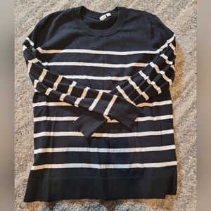Gap sweater size large brand new